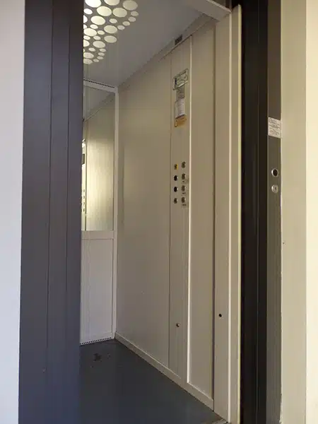 cabina-ascensore-su-misura-con-porte-a-scomparsa